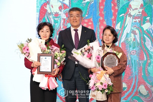 경북도지사 표창-김미영 용문사 신도회장, 군수 표창- 예천포교사회 정나예심 사무국장